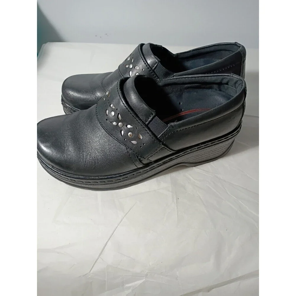Klogs Woman 7.5 Leather Upper Slip On black Wedge Clogs workwear casual comfort